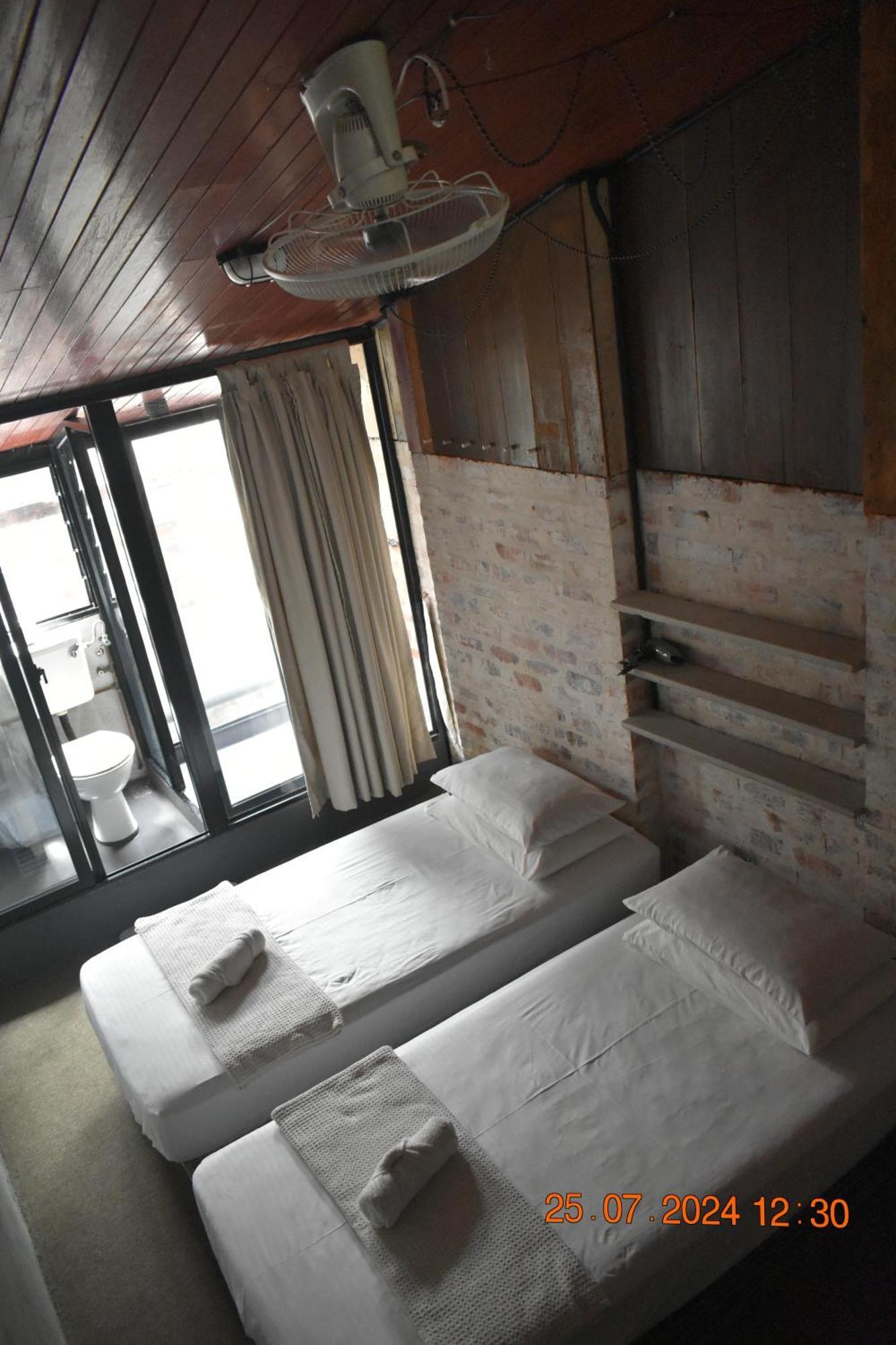 Frenz Republic - Self Check In Hotel George Town Room photo