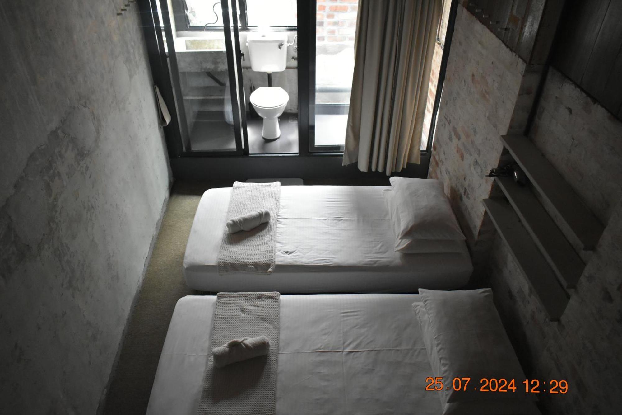 Frenz Republic - Self Check In Hotel George Town Room photo