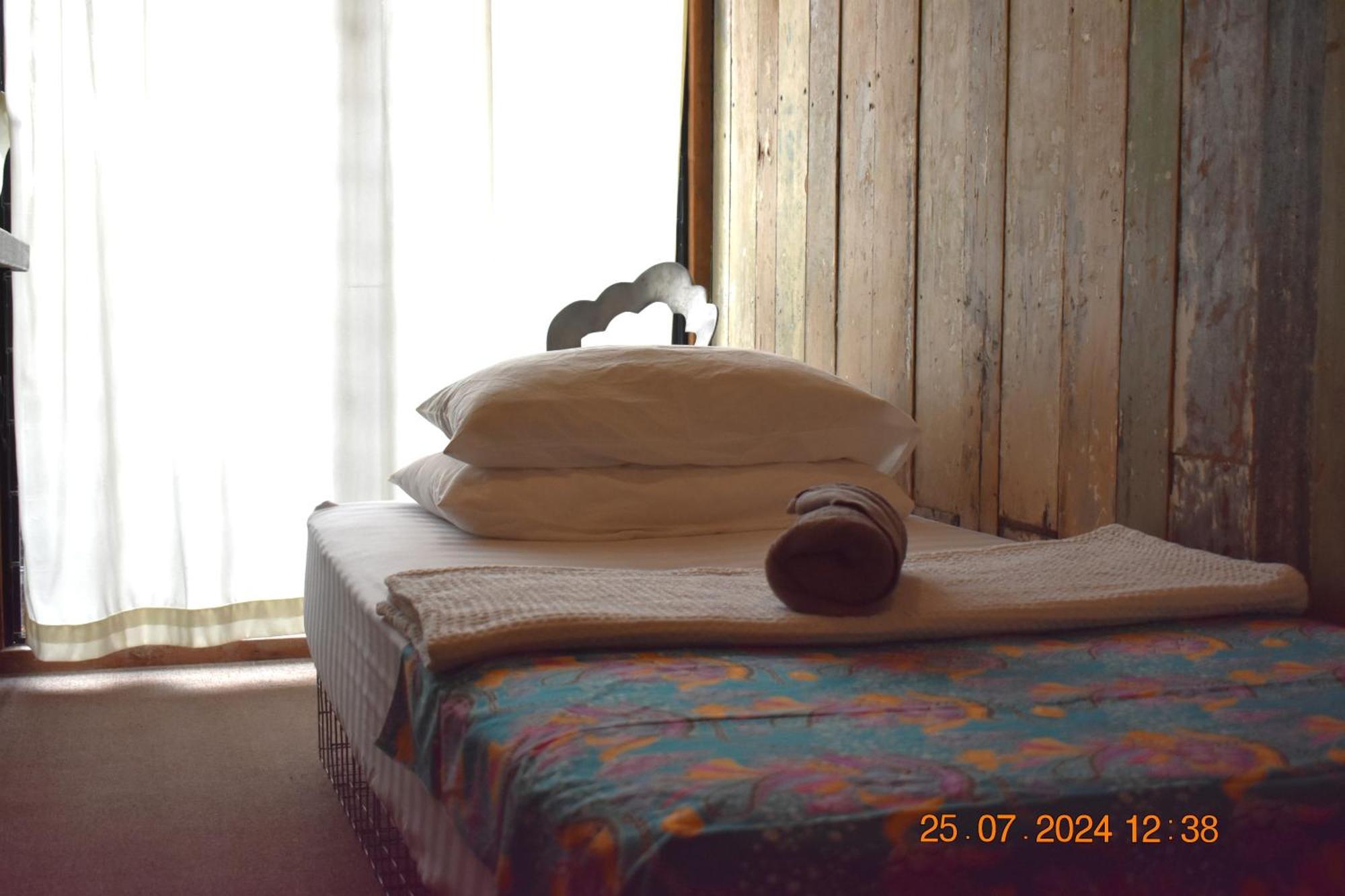 Frenz Republic - Self Check In Hotel George Town Room photo
