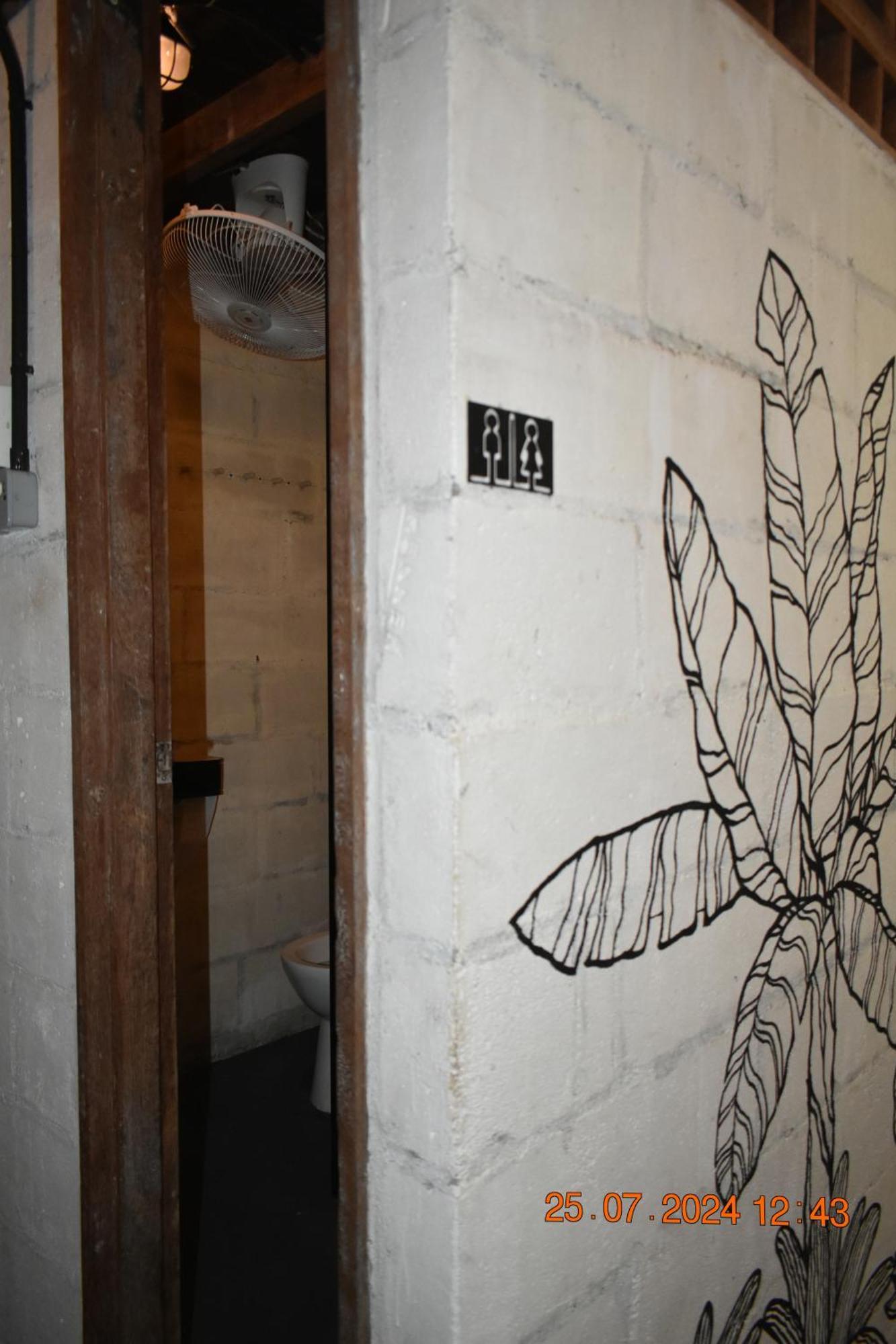 Frenz Republic - Self Check In Hotel George Town Exterior photo