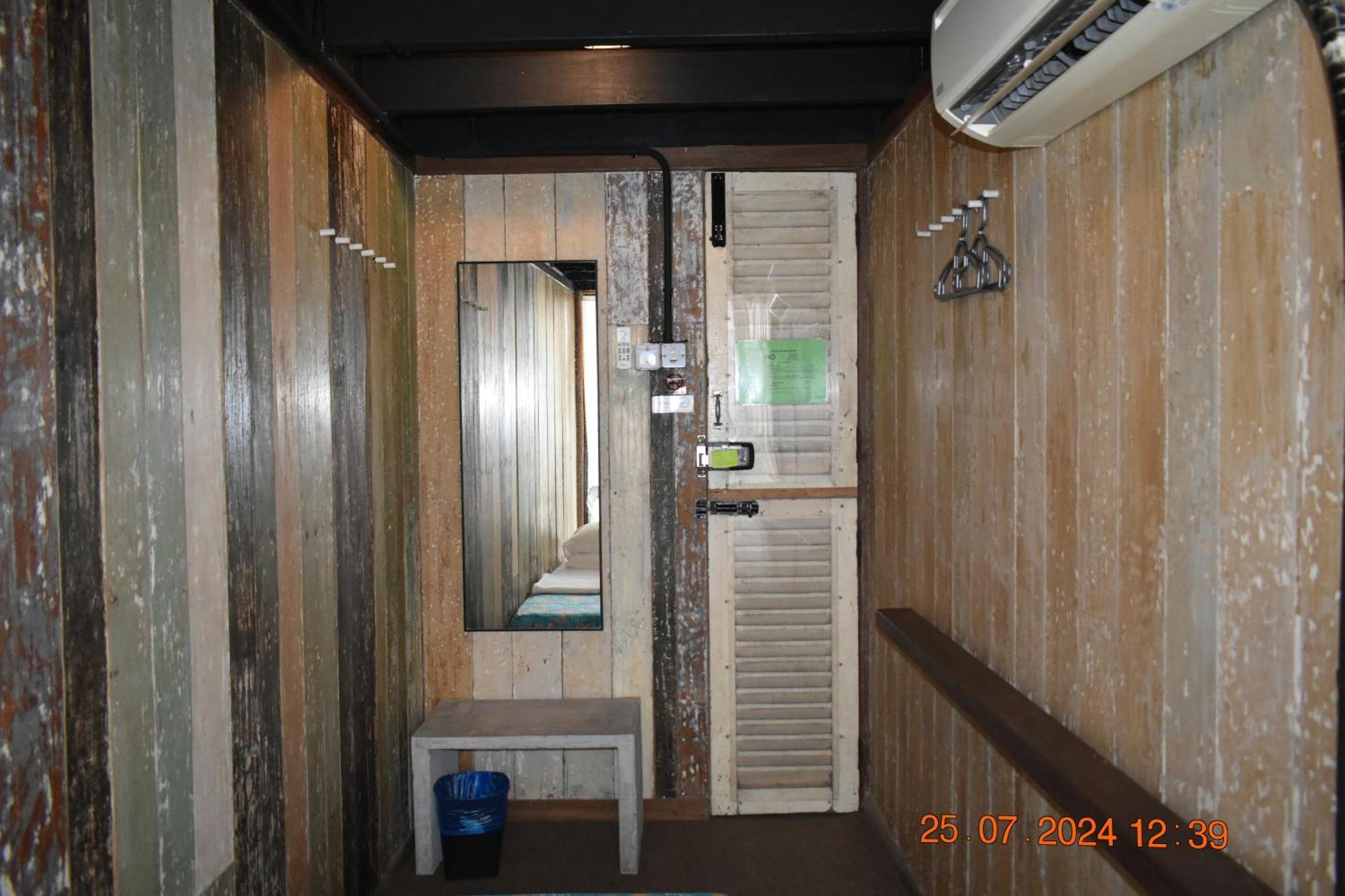 Frenz Republic - Self Check In Hotel George Town Room photo